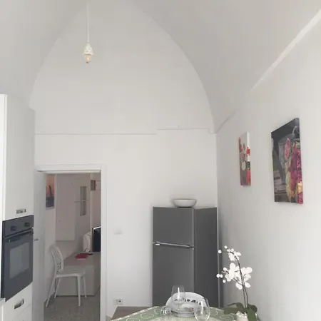 Donna Nina - Via San Martino 62 *